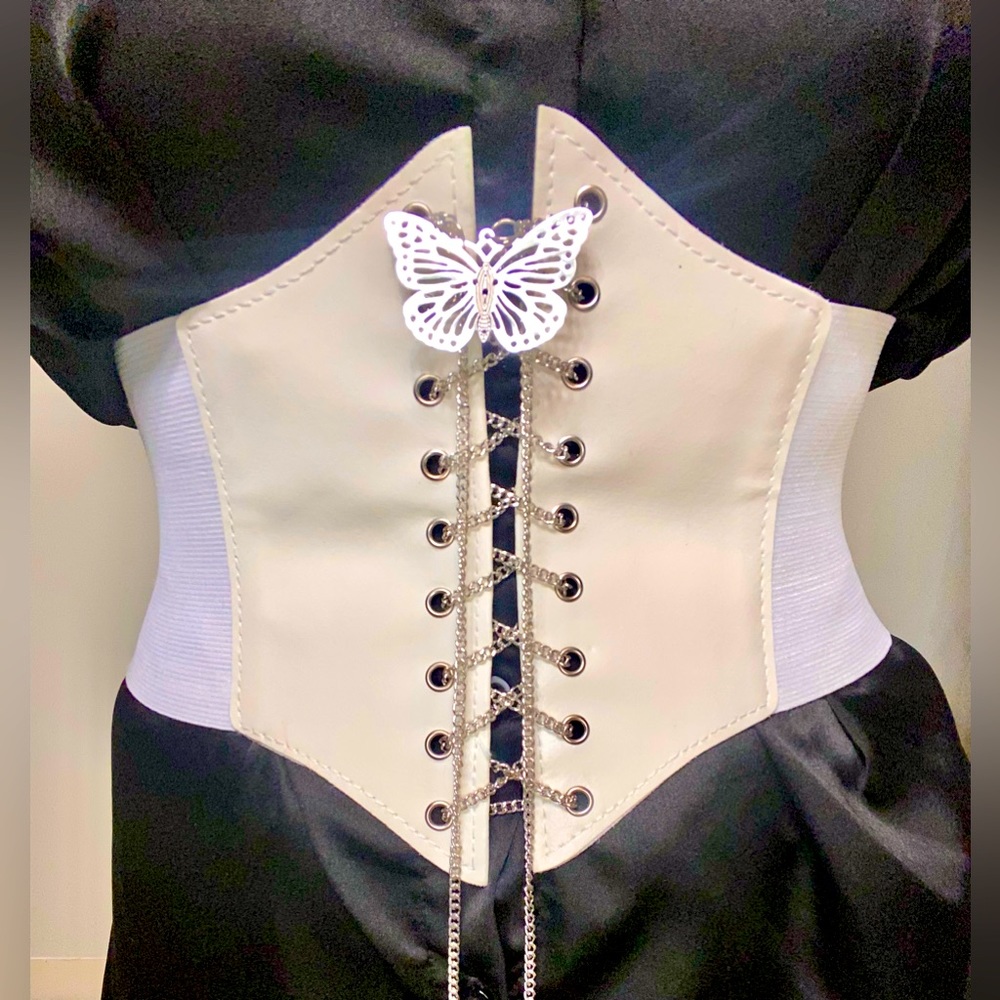 ✨ROMWE CORSET BELT✨